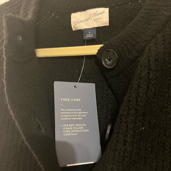 NWT Universal Thread sweater - Picture 2 of 5